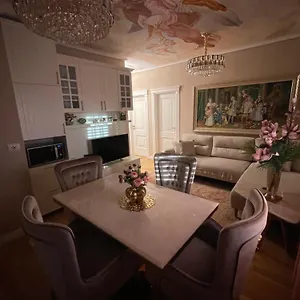 Deoni Luxury Tirana